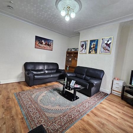 Hotel Bright Sunny, Double Bed With Garden, Tv And Wi-Fi à Leeds  Extérieur photo