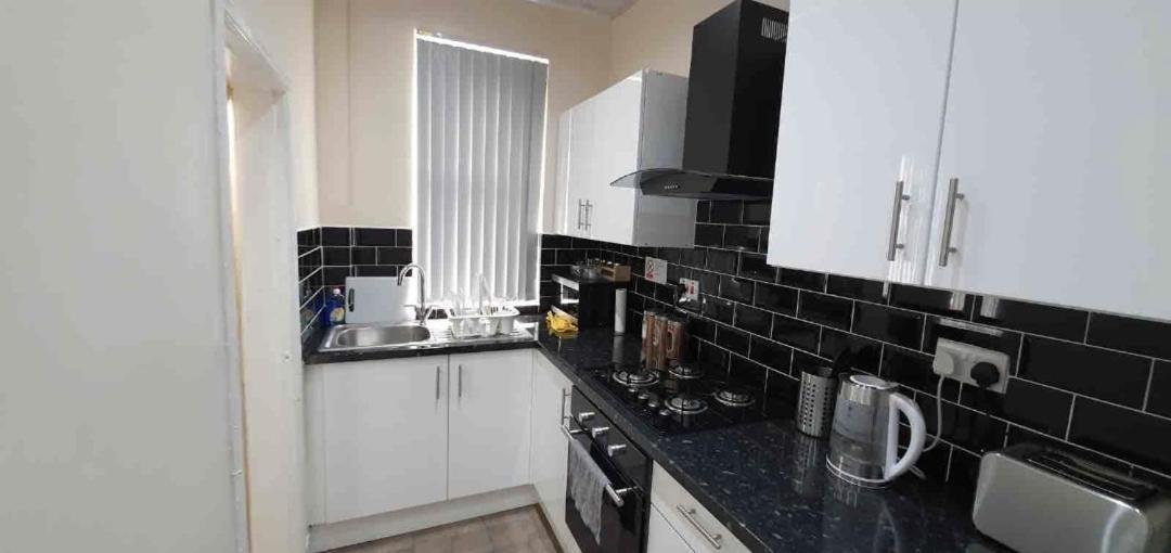 Hotel Bright Sunny, Double Bed With Garden, Tv And Wi-Fi à Leeds  Extérieur photo