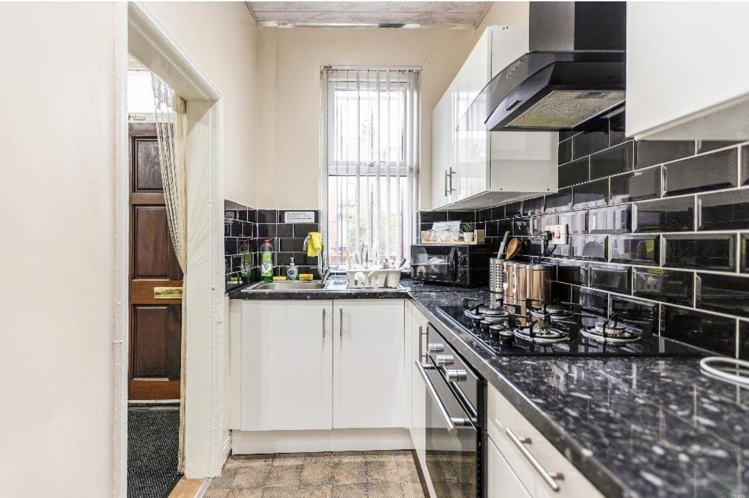 Hotel Bright Sunny, Double Bed With Garden, Tv And Wi-Fi à Leeds  Extérieur photo