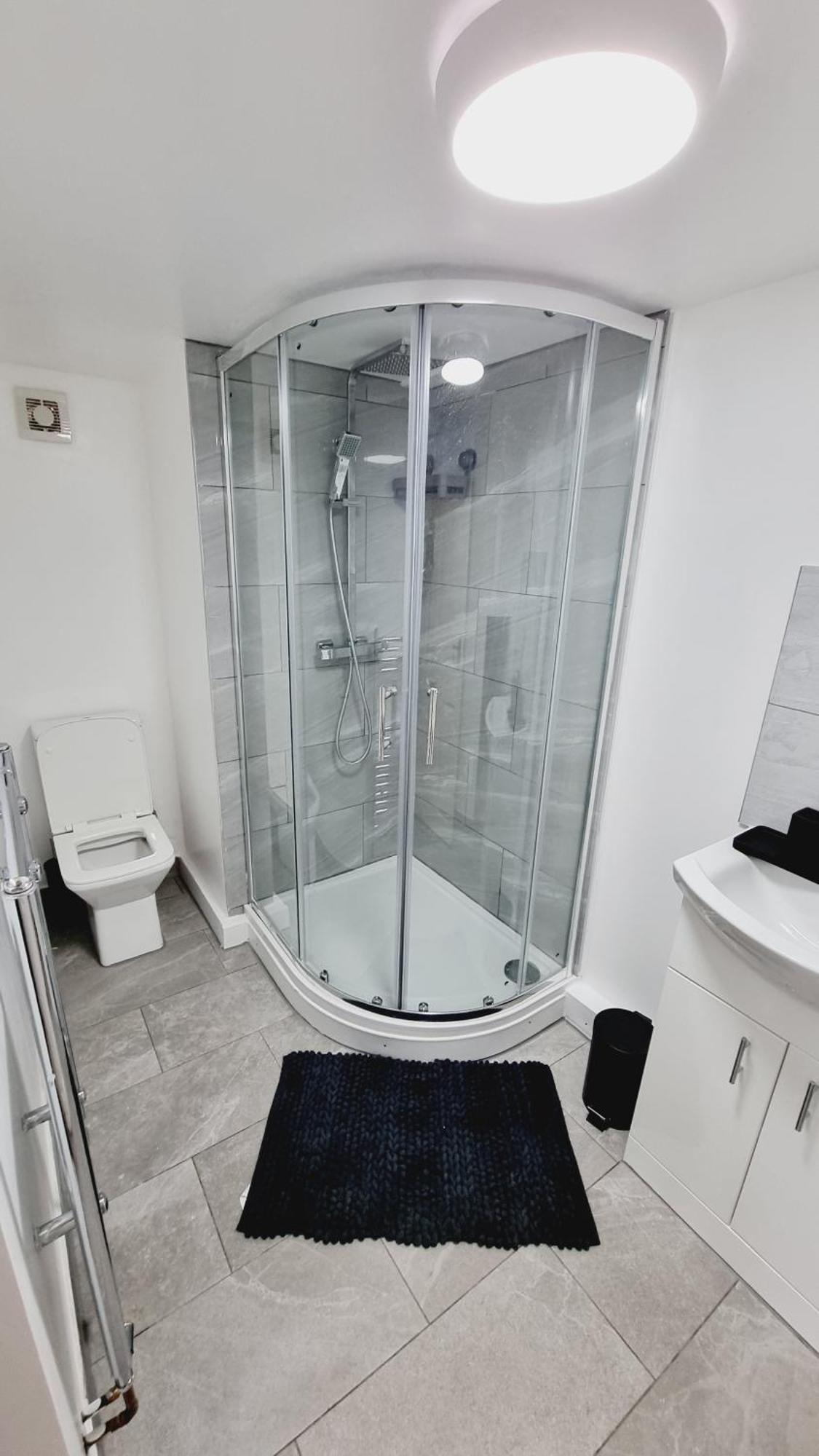 Hotel Bright Sunny, Double Bed With Garden, Tv And Wi-Fi à Leeds  Extérieur photo
